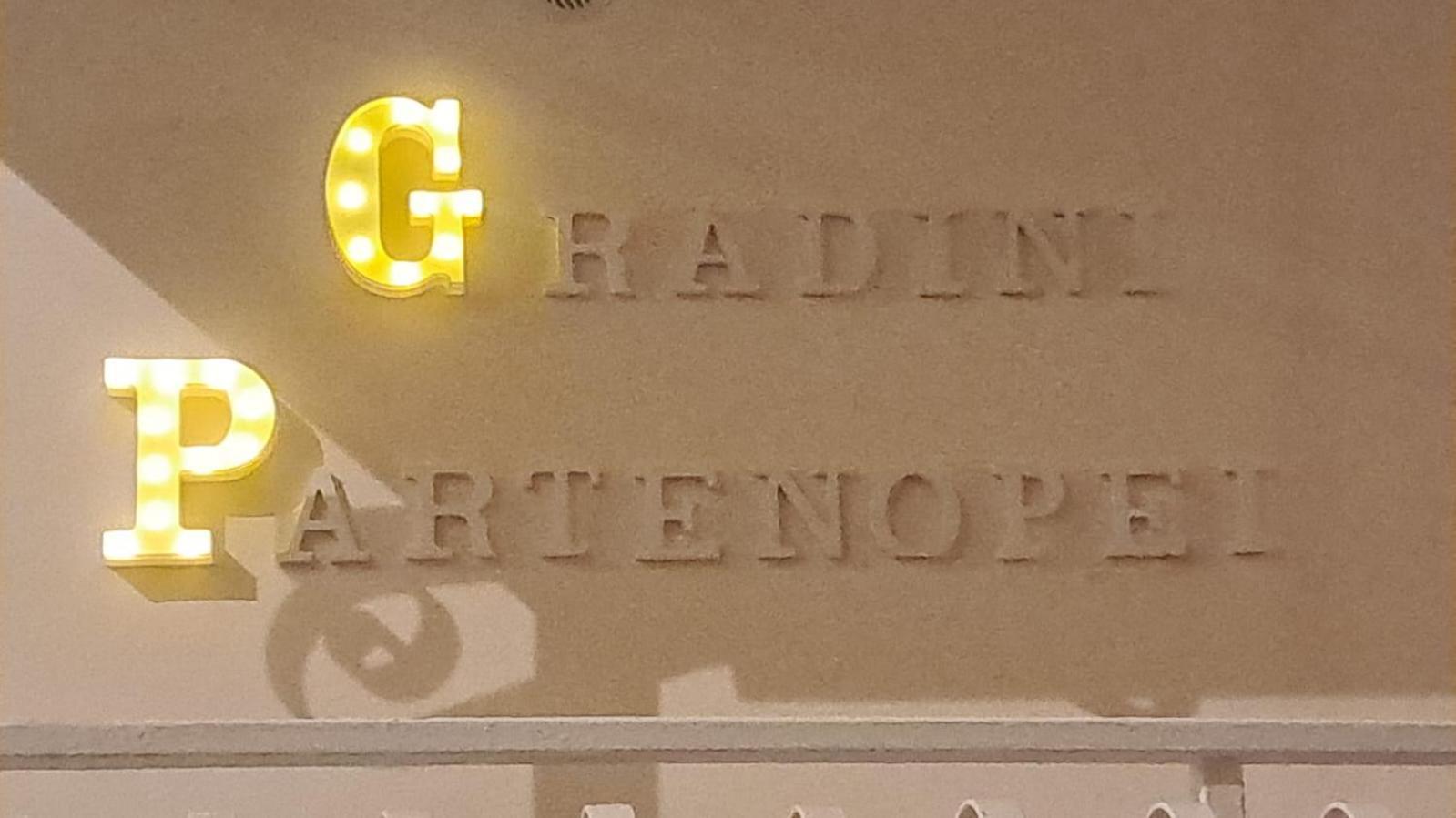 Gradini Partenopei Napoli Esterno foto